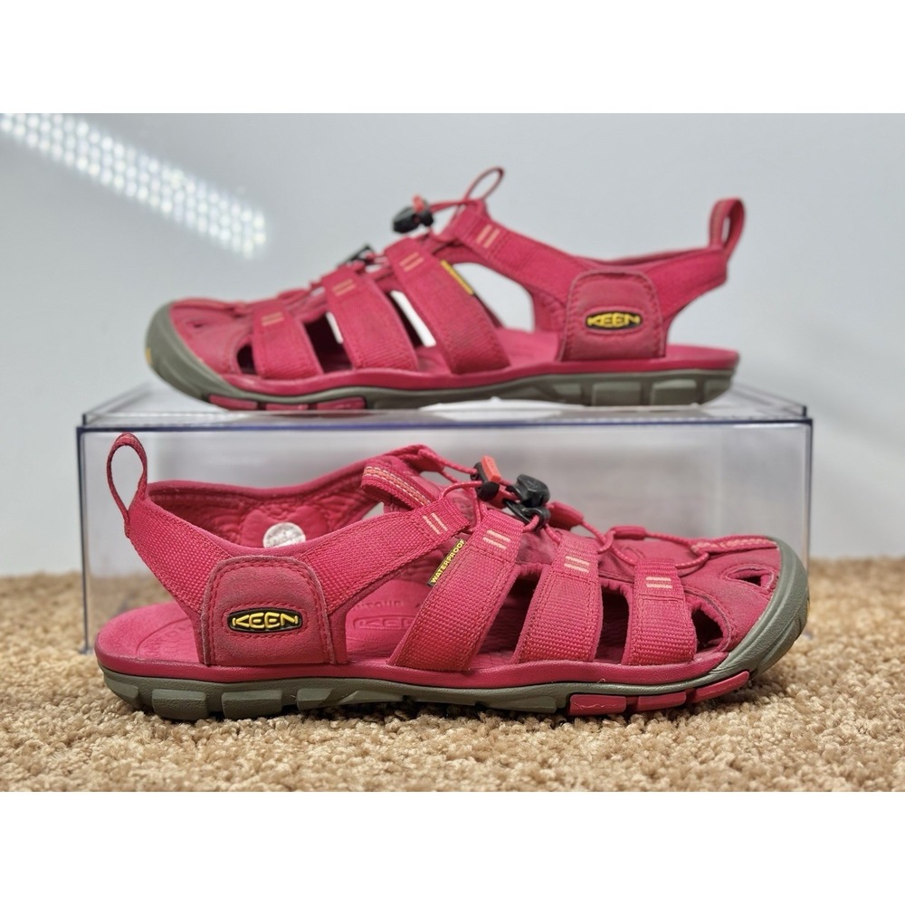 KEEN Women's Clearwater CNX Sandals Bright Pink Size 9 Lightweight Waterproof
